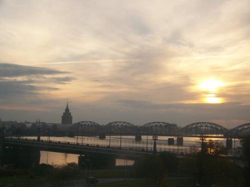 Sonnenaufgang in Riga (100_0618.JPG) wird geladen. Eindrucksvolle Fotos aus Lettland erwarten Sie.